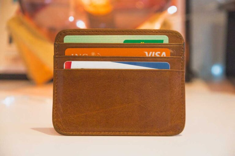 6 Best Credit Cards in UAE (For 5000 Salary)